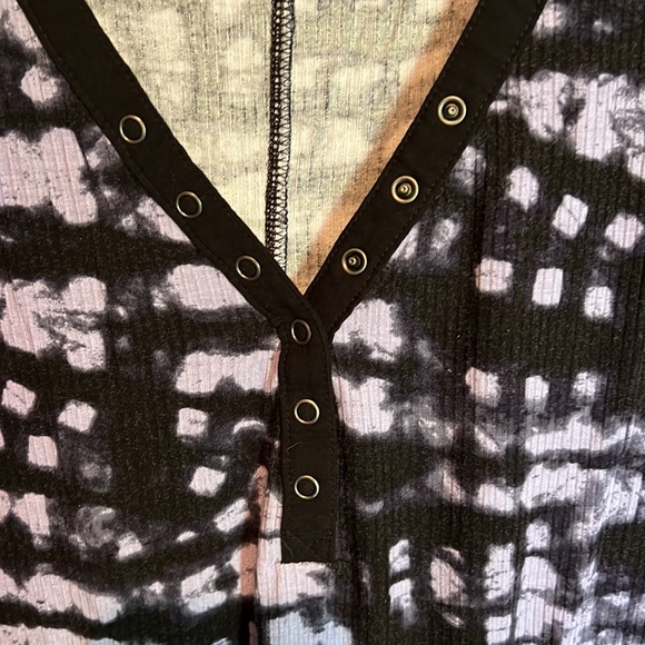 Rock & Republic. Long sleeve , tye dye, waffle knit Tee - Picture 3 of 5